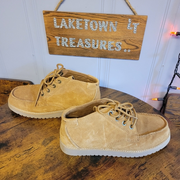 Koolaburra Other - Koolaburra by UGG mens size 8  brown suede shoes